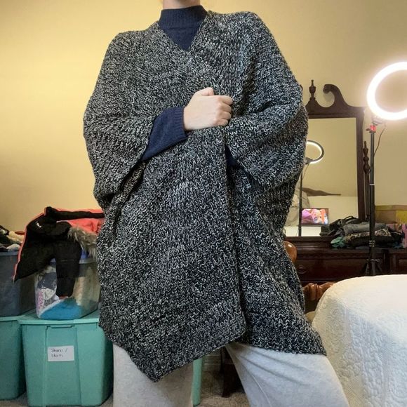 Women’s Oversized Soft Surroundings Black & White Knit Shawl Sweater One Size - Picture 1 of 14